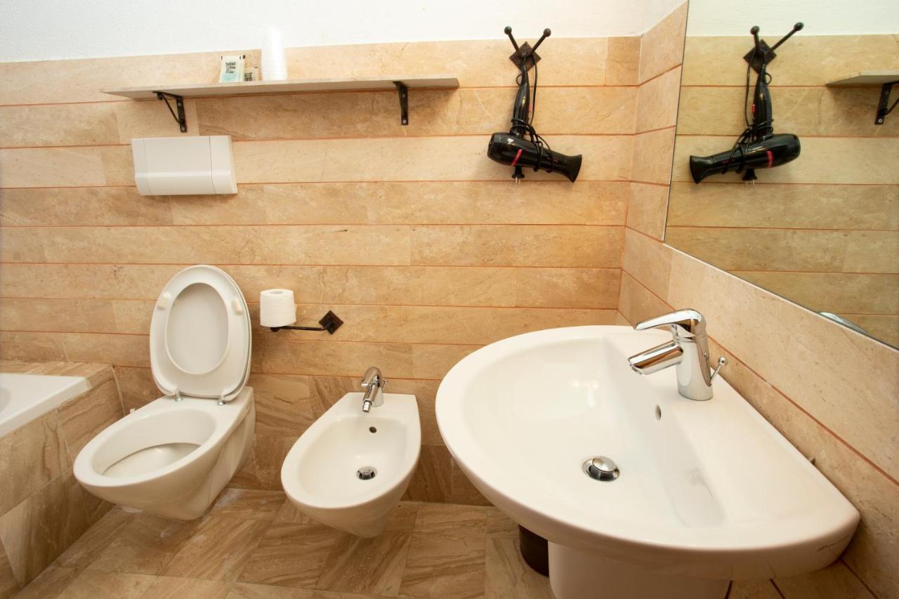 Hotel Al Faro San Teodoro  Ngoại thất bức ảnh