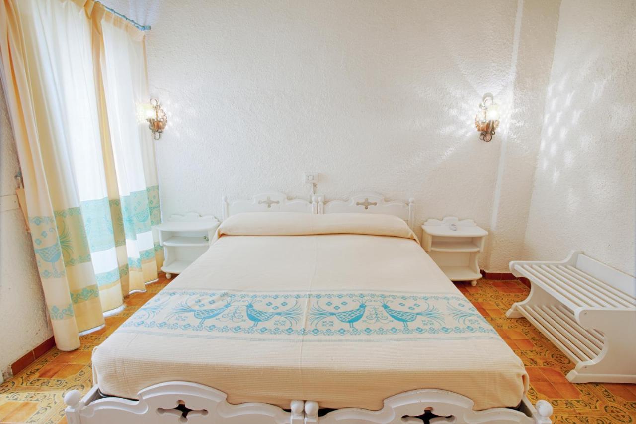 Hotel Al Faro San Teodoro  Ngoại thất bức ảnh